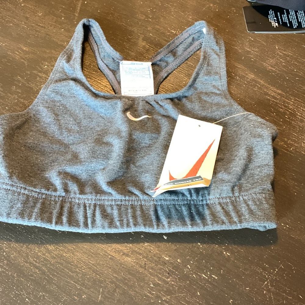 Nike t back sports bra. NWT retail‎ 40